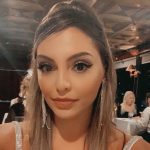 Meet your Posher, Vlora